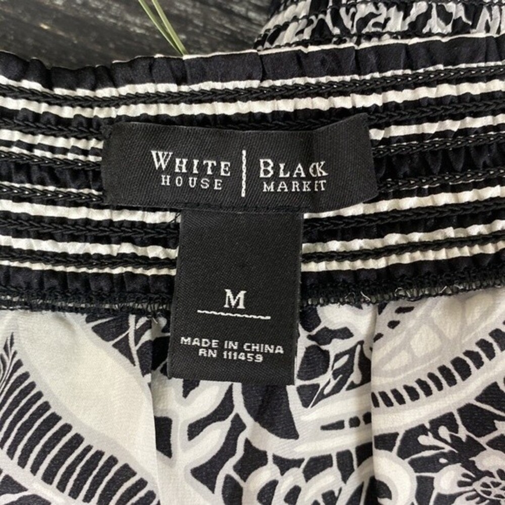 100% Silk Black & White Print Floral Blouse From White House Black Market M - Picture 6 of 7